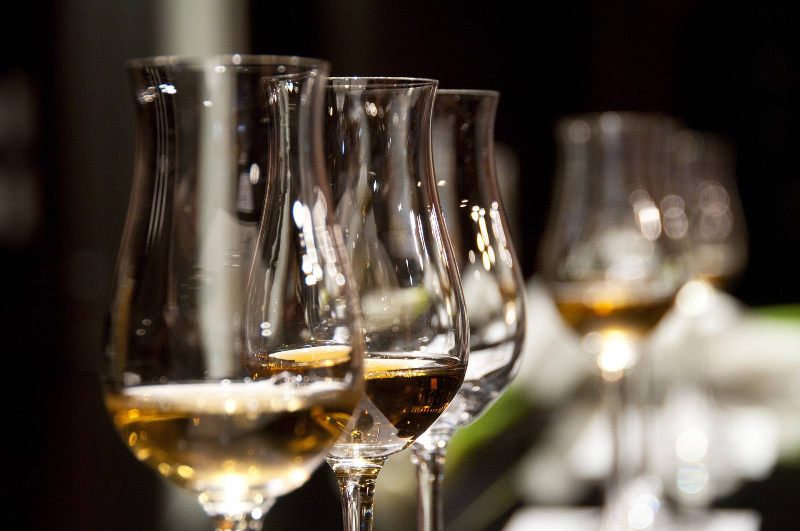 LE VIN AU VERRE RESTAURANT IOD'IN